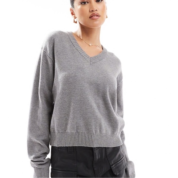 NWT Edikted Comfort Club V Neck Sweater M/L Gray Ribbed Details - Picture 1 of 7